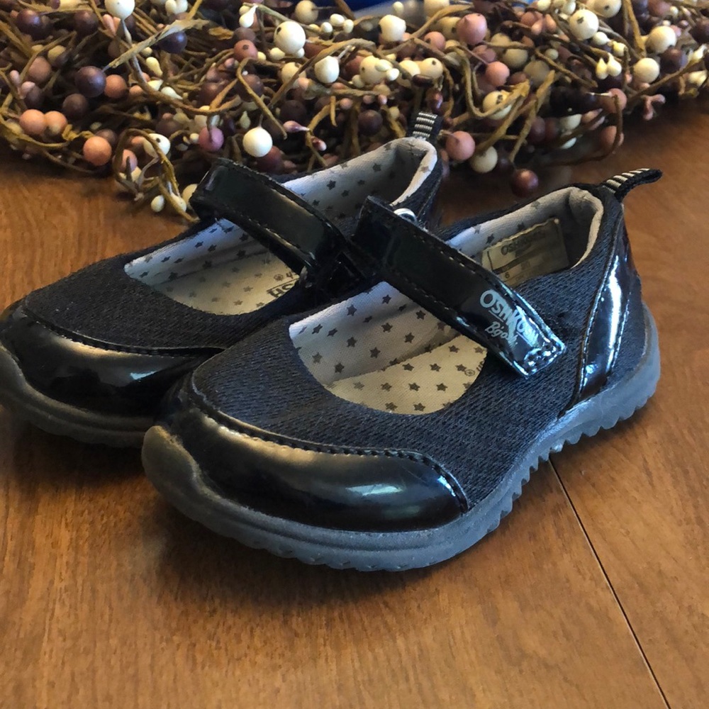 🍄OSHKOSH B’Gosh Sporty Mary Janes GUC Size 5!!!
